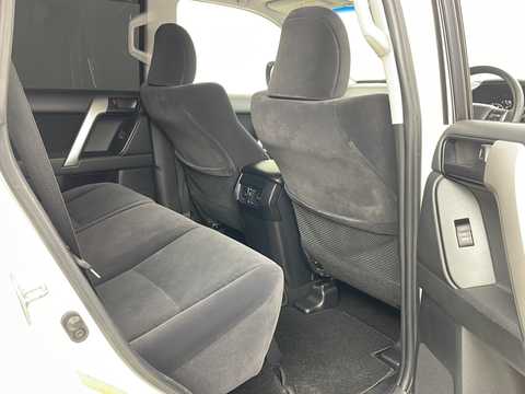 カタログ画像：ランドクルーザープラド （LAND CRUISER PRADO） ＴＸ 2022年8月 3BA-TRJ150W 2700cc ホワイトパールクリスタルシャイン 燃費8.3km / l バック