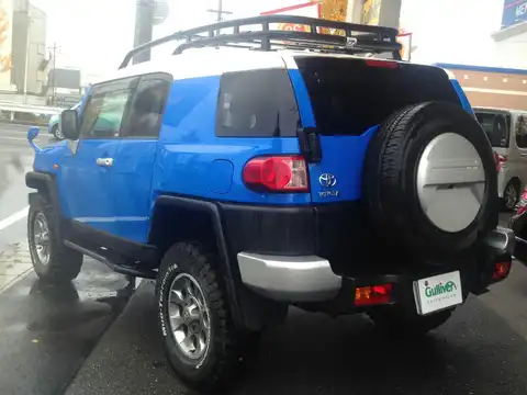 カタログ画像：ＦＪクルーザー （FJ CRUISER） ベースグレード 2010年12月 CBA-GSJ15W 4000cc ツートーン ブルー 燃費8.4km / l バック