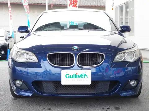 カタログ画像：５シリーズ （5 SERIES） ５２５ｉ Ｍスポーツパッケージ 2004年11月 GH-NA25 2500cc ミスティック・ブルー（メタリック・カラー） 燃費8.8km / l フロント