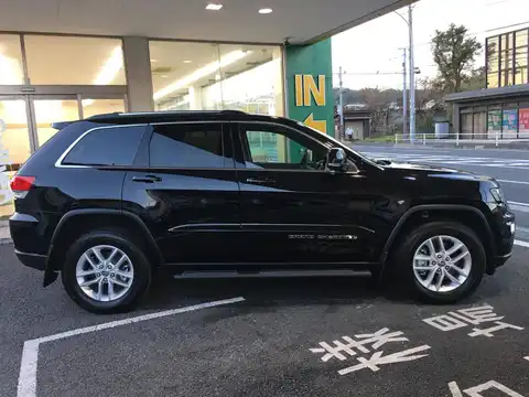 カタログ画像：ジープ・グランドチェロキー （JEEP GRAND CHEROKEE） ラレード 2017年3月 ABA-WK36T 3600cc ダイアモンドブラッククリスタルパールコート 燃費9.6km / l 外装