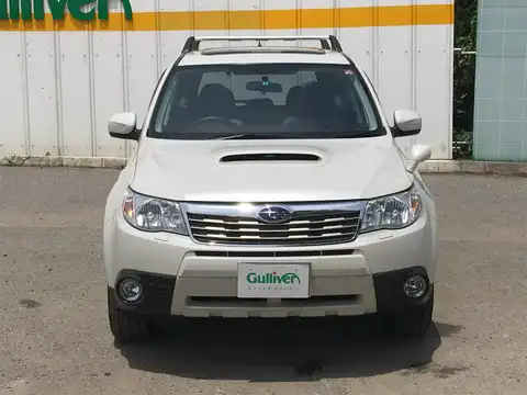 カタログ画像：フォレスター （FORESTER） ２．０ＸＴ ブラックレザーセレクション 2009年12月 DBA-SH5 2000cc サテンホワイト・パール 燃費12.2km / l フロント