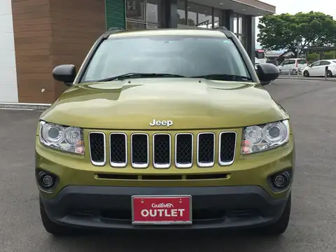 カタログ画像：ジープ・コンパス （JEEP COMPASS） リミテッド 2012年3月 ABA-MK49 2000cc レスキューグリーンメタリッククリアコート 燃費10.5km / l フロント