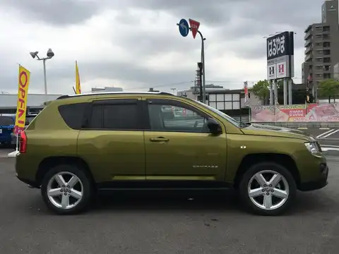 カタログ画像：ジープ・コンパス （JEEP COMPASS） リミテッド 2012年3月 ABA-MK49 2000cc レスキューグリーンメタリッククリアコート 燃費10.5km / l 外装