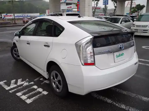 カタログ画像：プリウスＰＨＶ （PRIUS PHV） Ｌ 2013年9月 DLA-ZVW35 1800cc スーパーホワイトⅡ 燃費31.6km / l バック