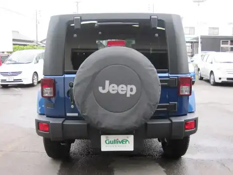 カタログ画像：ジープ・ラングラーアンリミテッド （JEEP WRANGLER UNLIMITED） サハラ 2009年11月 ABA-JK38L 3800cc ディープウォーターブルーパールコート 燃費6.9km / l バック