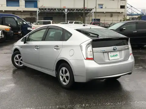 カタログ画像：プリウスＰＨＶ （PRIUS PHV） Ｇ 2012年11月 DLA-ZVW35 1800cc シルバーメタリック 燃費31.6km / l バック