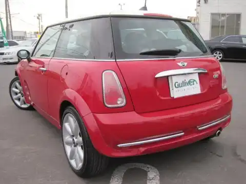 カタログ画像：ＭＩＮＩ （MINI） ワン 2004年9月 GH-RA16 1600cc チリ・レッド 燃費14.0km / l バック