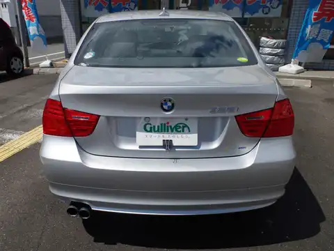 カタログ画像：３シリーズ （3 SERIES） ３３５ｉ 2010年5月 ABA-PM35 3000cc チタン・シルバー（メタリック・カラー） 燃費9.9km / l バック