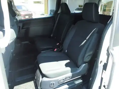 カタログ画像：エスクァイア （ESQUIRE） Ｘｉ サイドリフトアップシート装着車 2014年10月 DBA-ZRR80G 2000cc ホワイトパールクリスタルシャイン 燃費16.0km / l 内装