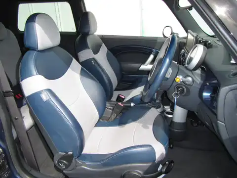 カタログ画像：ＭＩＮＩ （MINI） クーパー チェックメイト 2006年2月 GH-RA16 1600cc スペース・ブルー（メタリック） 燃費11.6km / l 内装