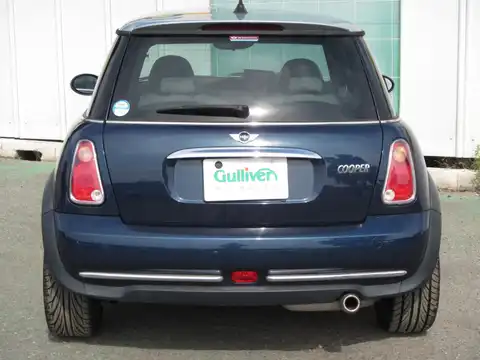 カタログ画像：ＭＩＮＩ （MINI） クーパー チェックメイト 2006年2月 GH-RA16 1600cc スペース・ブルー（メタリック） 燃費11.6km / l バック