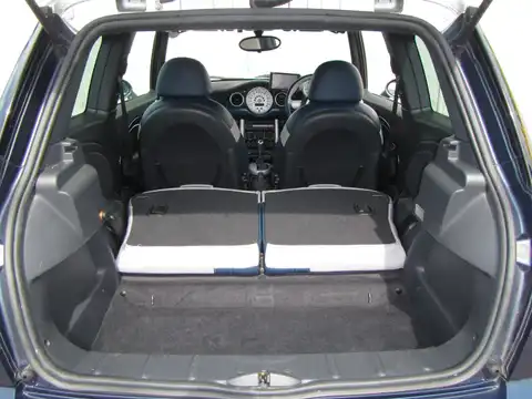カタログ画像：ＭＩＮＩ （MINI） クーパー チェックメイト 2006年2月 GH-RA16 1600cc スペース・ブルー（メタリック） 燃費11.6km / l 内装