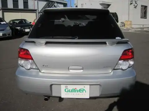 カタログ画像：インプレッサスポーツワゴン （IMPREZA SPORTS WAGON） １５ｉ ５０ｔｈアニバーサリー 2003年12月 TA-GG3 1500cc プレミアムシルバー・メタリック 燃費13.4km / l バック