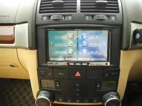 カタログ画像：トゥアレグ （TOUAREG） Ｖ６ シュトルツＣＤＣエアサスペンション装着車 2006年8月 GH-7LBMVA 3200cc ブラックマジックパールエフェクト 燃費7.5km / l 内装