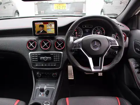 カタログ画像：Ａクラス （A-CLASS） Ａ４５ ＡＭＧ ４マチック エディションⅡ 2014年4月 CBA-176052 2000cc カルサイトホワイト 燃費13.1km / l 内装