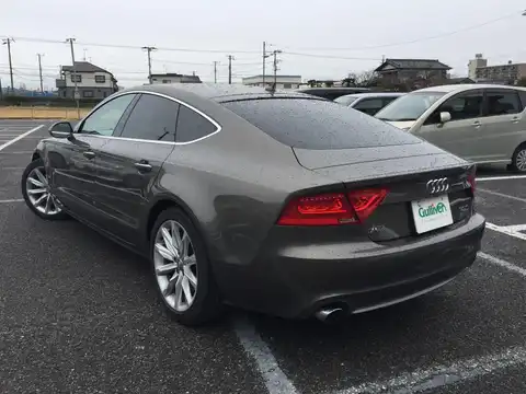 カタログ画像：Ａ７スポーツバック （A7 SPORTBACK） ３．０ＴＦＳＩクワトロ 2013年7月 DBA-4GCGWC 3000cc ウーロングレーメタリックorダコタグレーメタリック 燃費11.0km / l バック