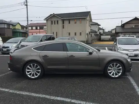 カタログ画像：Ａ７スポーツバック （A7 SPORTBACK） ３．０ＴＦＳＩクワトロ 2013年7月 DBA-4GCGWC 3000cc ウーロングレーメタリックorダコタグレーメタリック 燃費11.0km / l 外装