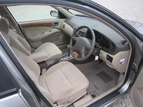 カタログ画像：ブルーバードシルフィ （BLUEBIRD SYLPHY） １５ｉ 2002年4月 TA-FG10 1500cc チタニウムシルバー（Ｍ） 燃費17.6km / l 内装