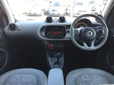 カタログ画像：スマートフォーツークーペ （SMART FORTWO COUPE） ミッキーザトゥルーオリジナル 2019年10月 DBA-453344 900cc チタニアグレー（マット） 燃費23.1km / l 内装