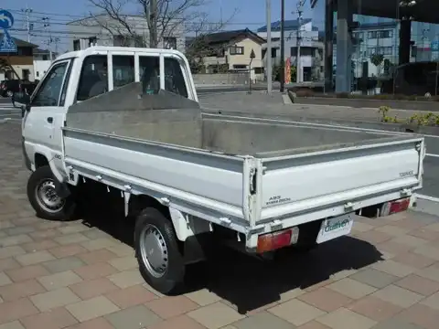 カタログ画像：タウンエーストラック （TOWNACE TRUCK） ＤＸ 2004年4月 GK-KM70 1800cc ホワイト 燃費11.0km / l バック