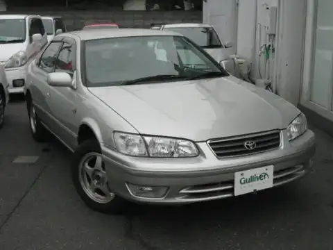 カタログ画像：カムリ （CAMRY） ２．２Ｆｏｕｒ Ｖセレクション 1999年8月 GF-SXV25 2200cc シルバーメタリック 燃費9.8km / l メイン（その他）