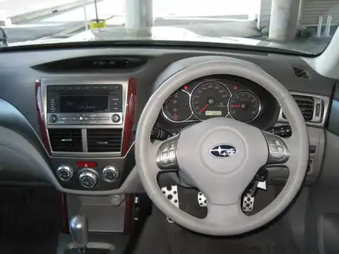 カタログ画像：フォレスター （FORESTER） ２．０ＸＴ プラチナレザーセレクション 2007年12月 CBA-SH5 2000cc トパーズゴールド・メタリック 燃費12.2km / l 内装