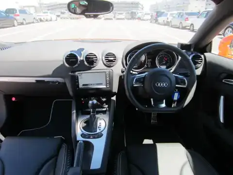 カタログ画像：ＴＴクーペ （TT COUPE） ２．０ＴＦＳＩ クワトロ リミテッド 2009年10月 ABA-8JCCZF 2000cc ソーラーオレンジ 燃費12.4km / l 内装