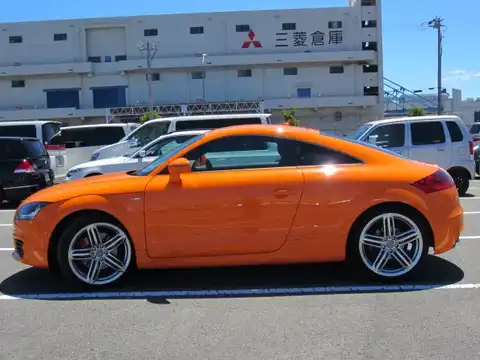 カタログ画像：ＴＴクーペ （TT COUPE） ２．０ＴＦＳＩ クワトロ リミテッド 2009年10月 ABA-8JCCZF 2000cc ソーラーオレンジ 燃費12.4km / l 外装