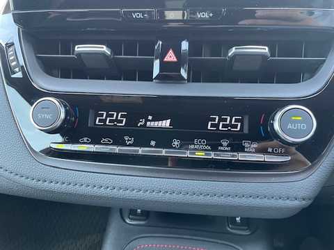 カタログ画像：ＧＲカローラ （GR COROLLA） ＲＺ 2023年8月 4BA-GZEA14H 1600cc プラチナホワイトパールマイカ 燃費12.4km / l 内装