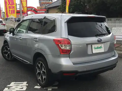 カタログ画像：フォレスター （FORESTER） ２．０ＸＴ 2014年4月 DBA-SJG 2000cc アイスシルバー・メタリック 燃費13.2km / l バック