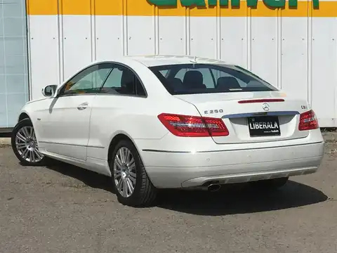 カタログ画像：Ｅクラス （E-CLASS） Ｅ２５０ ＣＧＩブルーエフィシェンシー クーペ 2009年10月 DBA-207347 1800cc カルサイトホワイト（Ｓ） 燃費11.2km / l バック