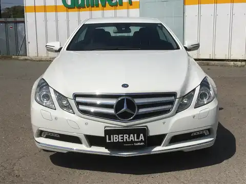 カタログ画像：Ｅクラス （E-CLASS） Ｅ２５０ ＣＧＩブルーエフィシェンシー クーペ 2009年10月 DBA-207347 1800cc カルサイトホワイト（Ｓ） 燃費11.2km / l フロント