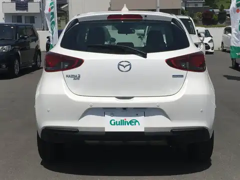 カタログ画像：ＭＡＺＤＡ２ （MAZDA2） １５Ｓ 2019年9月 6BA-DJLAS 1500cc スノーフレイクホワイトパールマイカ 燃費17.2km / l バック