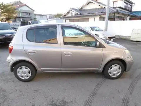 カタログ画像：ヴィッツ （VITZ） Ｆ Ｌパッケージ 2002年12月 UA-NCP15 1300cc グレーメタリック 燃費16.6km / l 外装