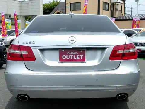 カタログ画像：Ｅクラス （E-CLASS） Ｅ３５０ アバンギャルド 2010年8月 DBA-212056C 3500cc パラジウムシルバー（Ｍ）orイリジウムシルバー（Ｍ） 燃費9.5km / l バック