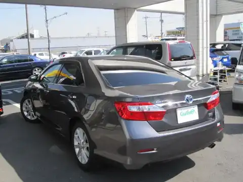 カタログ画像：カムリ （CAMRY） ハイブリッド Ｇパッケージ 2011年9月 DAA-AVV50 2500cc グレーメタリック 燃費23.4km / l バック