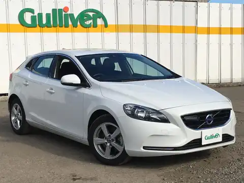 カタログ画像：Ｖ４０ （V40） Ｔ４ 2014年12月 DBA-MB4164T 1600cc アイスホワイト 燃費16.2km / l メイン（その他）