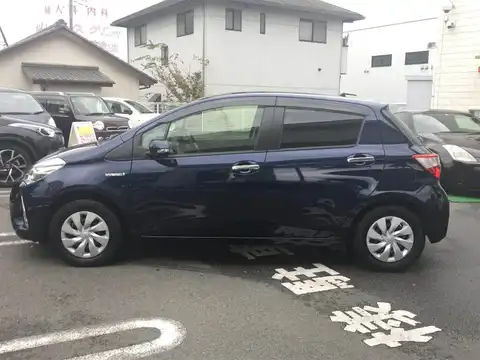 カタログ画像：ヴィッツ （VITZ） ハイブリッドＦ セーフティーエディションⅢ 2019年1月 DAA-NHP130 1500cc ダークブルーマイカ 燃費34.4km / l 外装