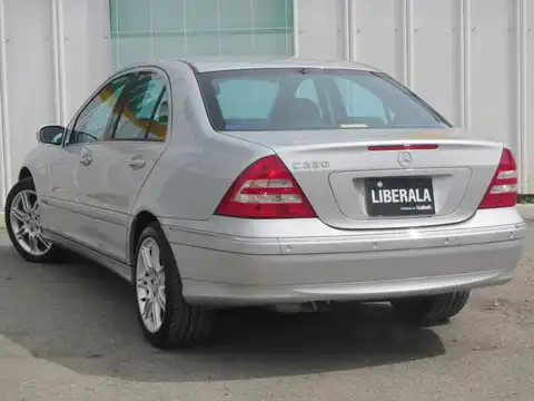 カタログ画像：Ｃクラス （C-CLASS） Ｃ２３０アバンギャルド 2006年3月 DBA-203052 2500cc キューバナイトシルバー（Ｍ）orイリジウムシルバー（Ｍ） 燃費10.0km / l バック