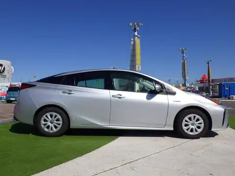 カタログ画像：プリウス （PRIUS） Ｓ 2018年12月 DAA-ZVW51 1800cc シルバーメタリック 燃費37.2km / l 外装