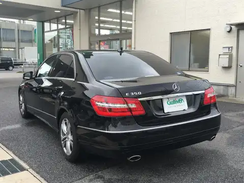 カタログ画像：Ｅクラス （E-CLASS） Ｅ３５０ アバンギャルド 2010年8月 DBA-212056C 3500cc ブラック（Ｓ）orオブシディアンブラック（Ｍ） 燃費9.5km / l バック