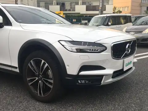 カタログ画像：Ｖ９０ （V90） クロスカントリー Ｔ５ ＡＷＤ サマム エアサスペンション装着車 2017年7月 DBA-PB420A 2000cc アイスホワイト 燃費13.1km / l 外装