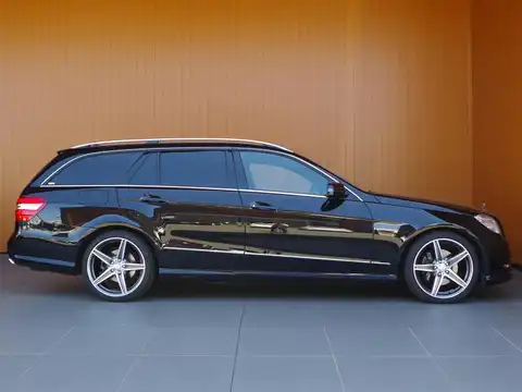 カタログ画像：Ｅクラスステーションワゴン （E-CLASS STATIONWAGON） Ｅ２５０ ブルーエフィシェンシー ステーションワゴン アバンギャルド ＲＳＰリミテッド 2013年1月 DBA-212247C 1800cc オブシディアンブラック（Ｍ） 燃費12.6km / l 外装