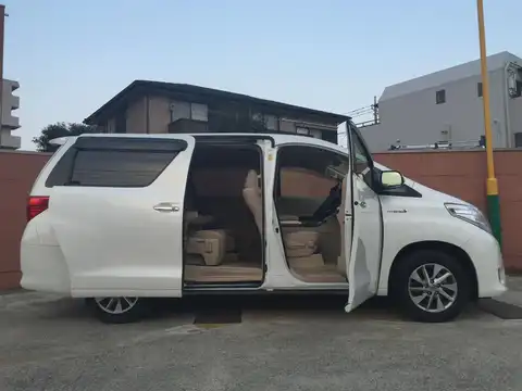 カタログ画像：アルファードハイブリッド （ALPHARD HYBRID） ハイブリッドＸ サイドリフトアップシート装着車 2012年9月 DAA-ATH20W 2400cc ゴールドパールクリスタルシャイン 燃費16.2km / l 外装