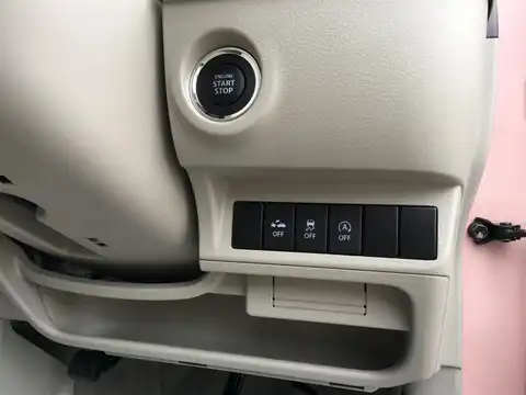 カタログ画像：アルトラパン （ALTO LAPIN） Ｘ 全方位モニター用カメラパッケージ装着車 2017年9月 DBA-HE33S 660cc コフレピンクパールメタリック ホワイト2トーンルーフ 燃費35.6km / l 内装
