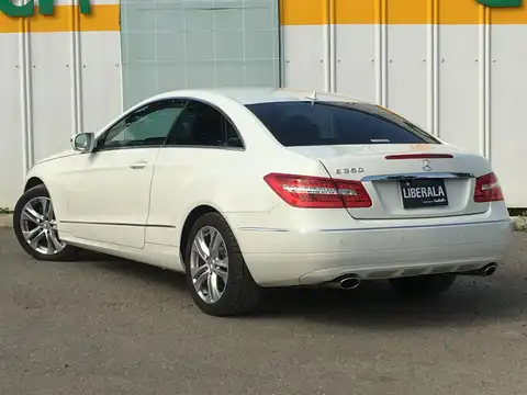 カタログ画像：Ｅクラス （E-CLASS） Ｅ３５０ クーペ 2009年7月 DBA-207356 3500cc カルサイトホワイト（Ｓ） 燃費9.1km / l バック