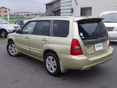 カタログ画像：フォレスター （FORESTER） ＸＴ 2004年4月 TA-SG5 2000cc シャンパンゴールド・オパール 燃費13.0km / l バック