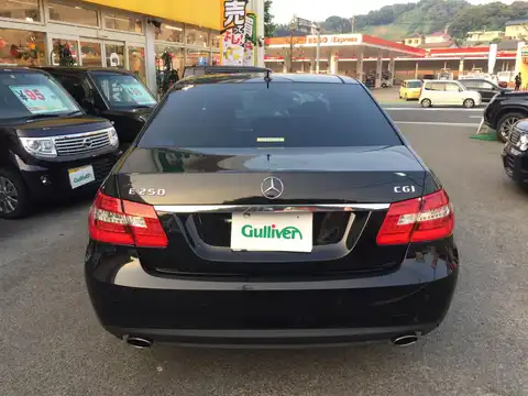 カタログ画像：Ｅクラス （E-CLASS） Ｅ２５０ ＣＧＩブルーエフィシェンシー アバンギャルド 2009年10月 DBA-212047C 1800cc オブシディアンブラック（Ｍ） 燃費10.8km / l バック