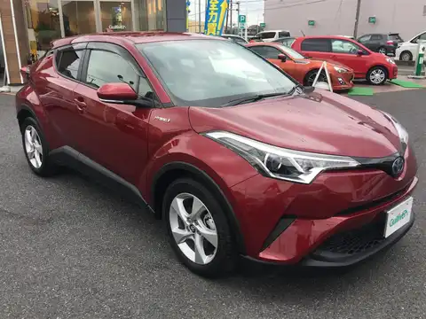 カタログ画像：Ｃ－ＨＲ （C-HR） Ｓ 2018年5月 DAA-ZYX10 1800cc センシュアルレッドマイカorブラック×センシュアルレッドマイカ 燃費30.2km / l フロント