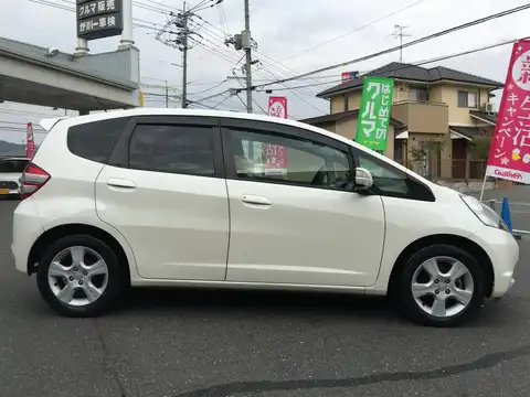 カタログ画像：フィット （FIT） スポーティエディション 2010年5月 DBA-GE7 1300cc プレミアムホワイト・パール 燃費17.0km / l 外装